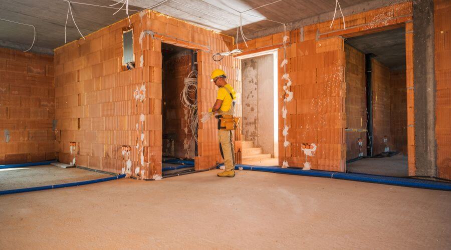 Expert Emergency Roof Repairs services in Iola, KS